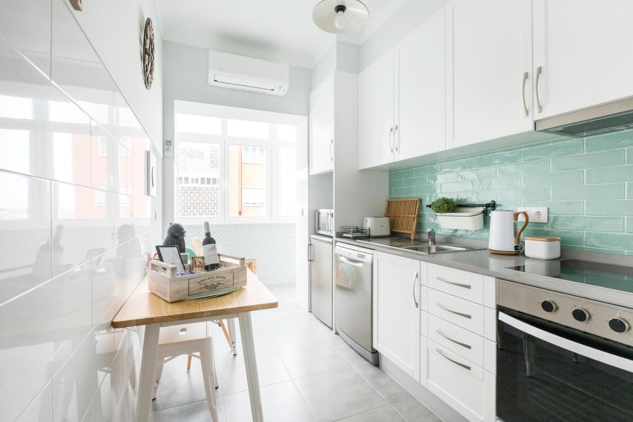 Stroll To Coffee Shops Near A Renovated Hillside Apartment In Graca Лісабон Екстер'єр фото
