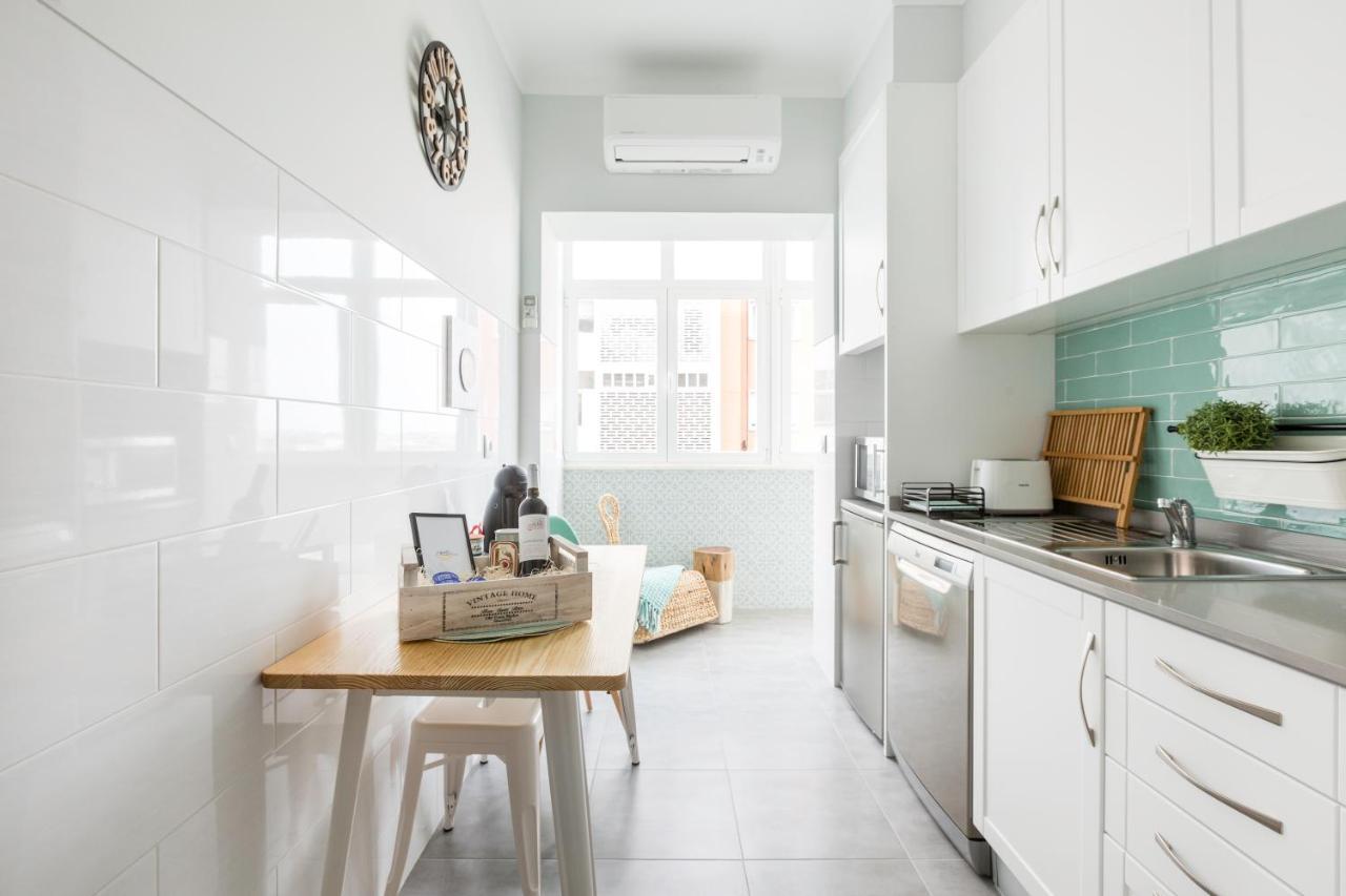 Stroll To Coffee Shops Near A Renovated Hillside Apartment In Graca Лісабон Екстер'єр фото