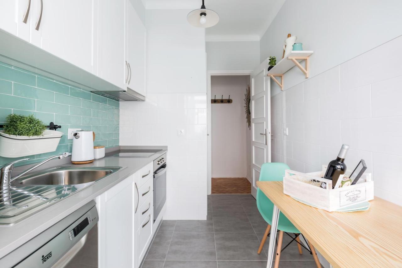 Stroll To Coffee Shops Near A Renovated Hillside Apartment In Graca Лісабон Екстер'єр фото