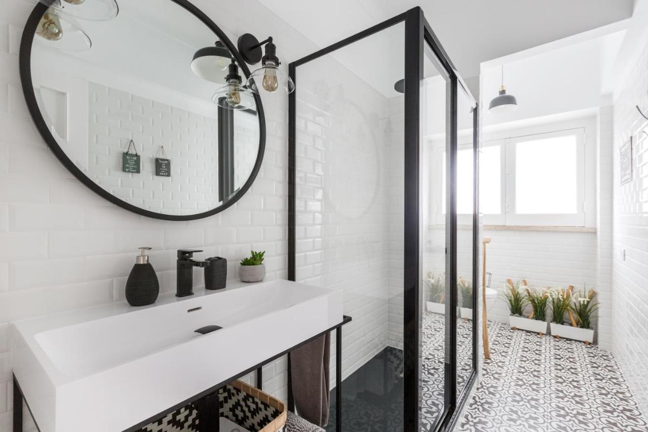 Stroll To Coffee Shops Near A Renovated Hillside Apartment In Graca Лісабон Екстер'єр фото