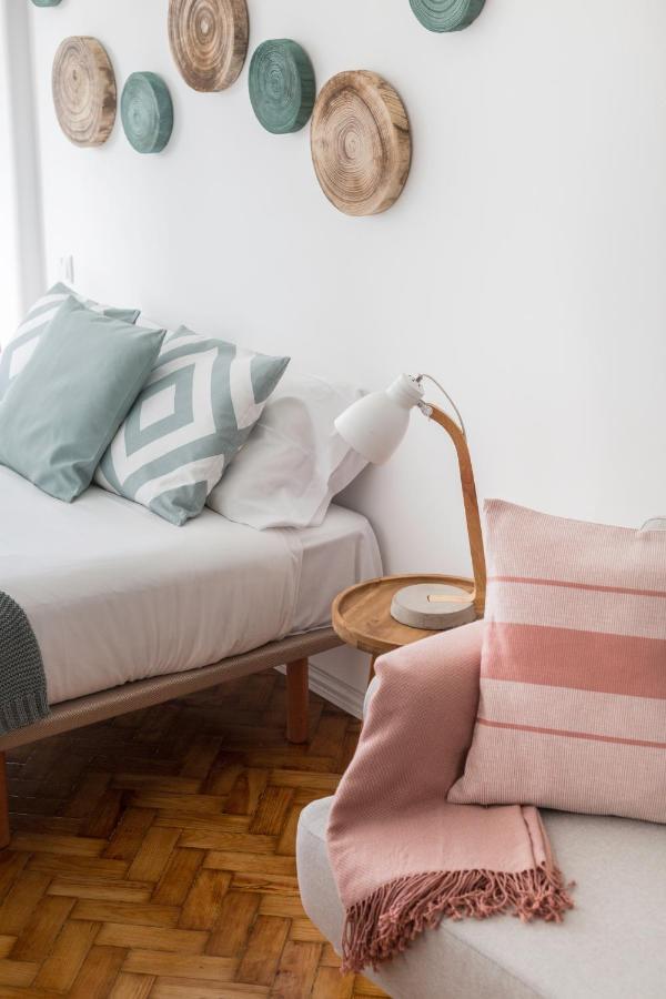 Stroll To Coffee Shops Near A Renovated Hillside Apartment In Graca Лісабон Екстер'єр фото