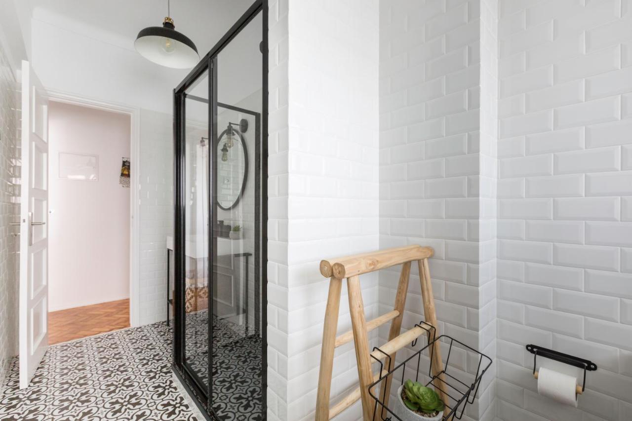 Stroll To Coffee Shops Near A Renovated Hillside Apartment In Graca Лісабон Екстер'єр фото